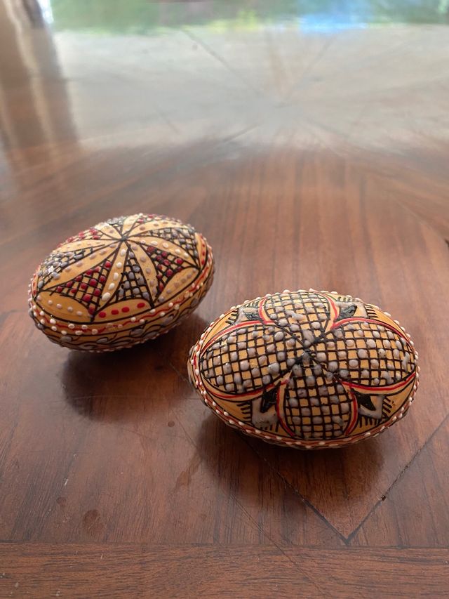 Huevos de madera decorados Rumania