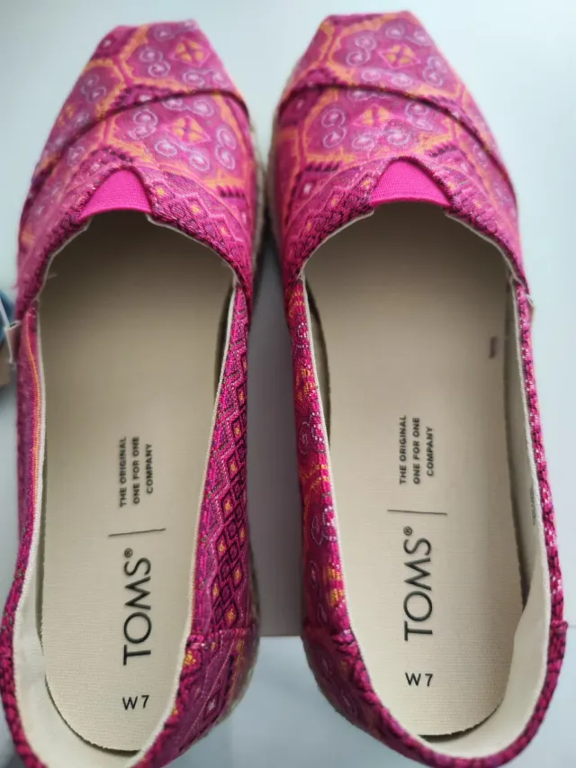 Zapatillas TOMS Rosadas con Estampado. T/ 37