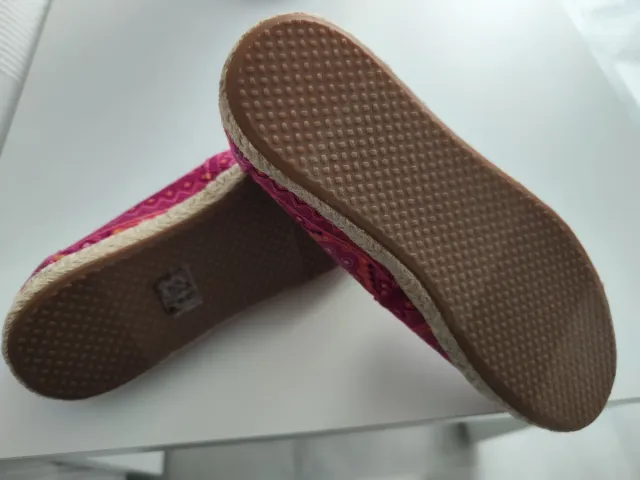 Zapatillas TOMS Rosadas con Estampado. T/ 37