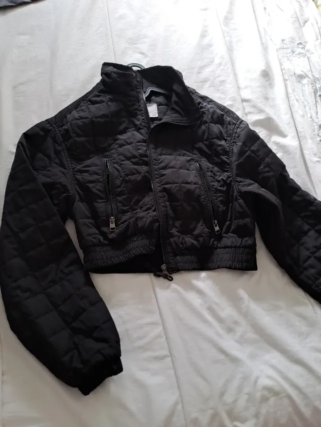 Cazadora acolchada negra