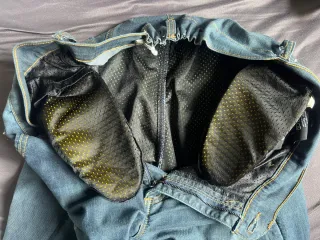 Pantalón vaquero moto