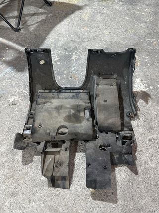 Embellecedor bajo volante Audi A4 B6