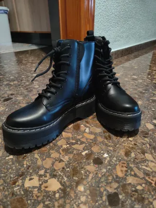 Botines negros con plataforma, casi nuevas
