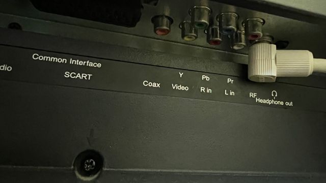 Tele 31” con soporte y mando. ¡LIQUIDACIÓN!