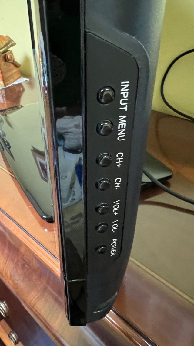 Tele 31” con soporte y mando. ¡LIQUIDACIÓN!