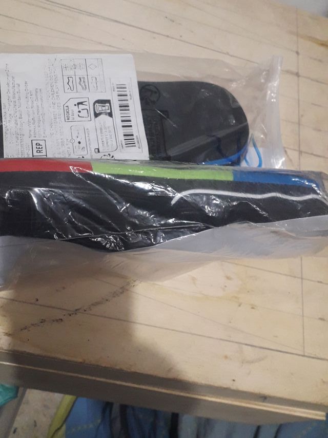 Chanclas negras y rojas talla 39