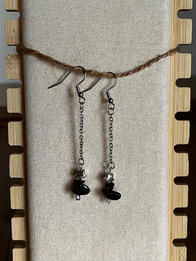 Pendientes artesanales con ónix y estrella