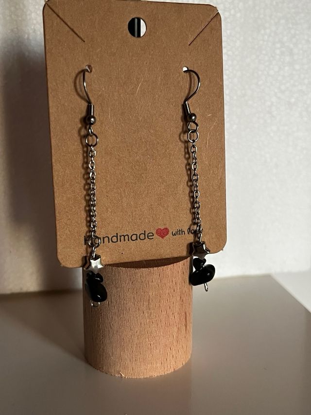 Pendientes artesanales con ónix y estrella