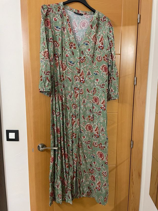 Vestido verde y rojo estampado floral