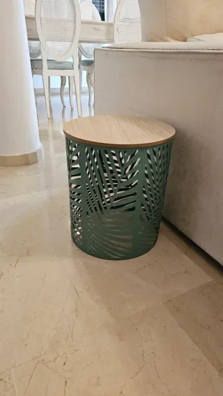 2 tavolini ausiliari rotondi in legno e metallo