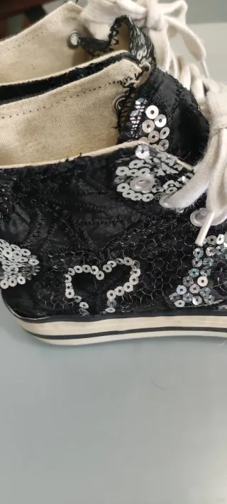 Zapatillas altas negras con lentejuelas