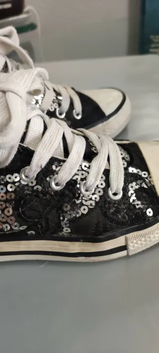 Zapatillas altas negras con lentejuelas