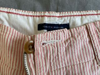 Pantalones Tommy Hilfiger rayas rojas