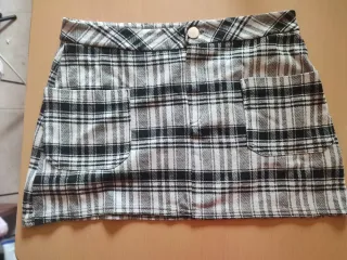 Falda de cuadros blanco y negro