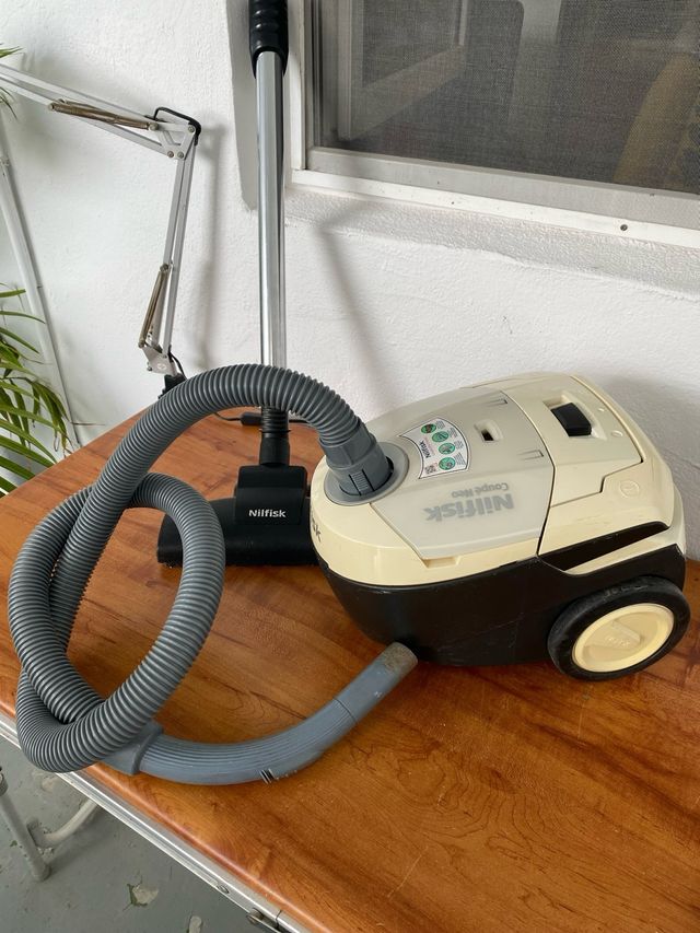 Aspiradora Nilfisk Coupe Neo 1600W