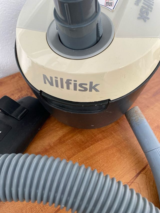 Aspiradora Nilfisk Coupe Neo 1600W