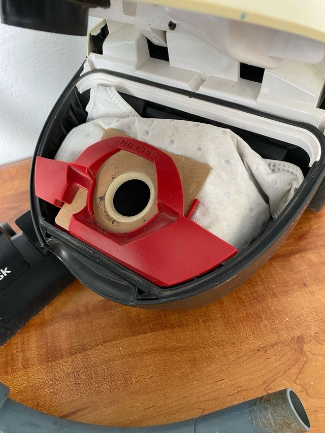 Aspiradora Nilfisk Coupe Neo 1600W