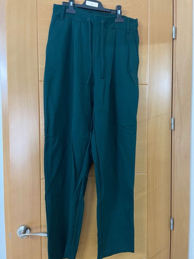 Pantalón verde talla L