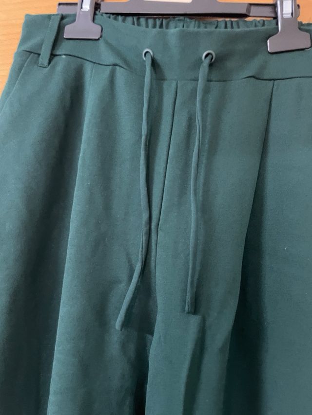 Pantalón verde talla L