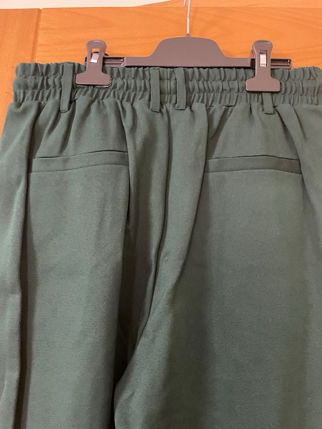 Pantalón verde talla L