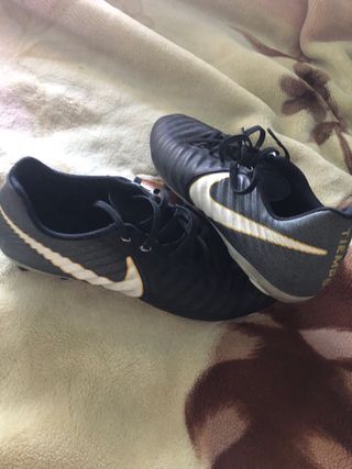 Botas de fútbol Nike Tiempo negras