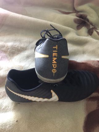 Botas de fútbol Nike Tiempo negras
