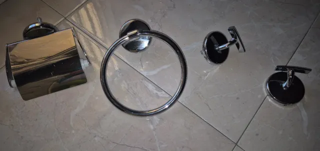 Conjunto accesorios baño metal y plástico