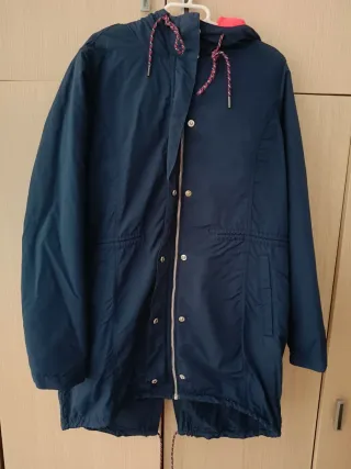 Chaqueta Adidas azul con detalles rosa