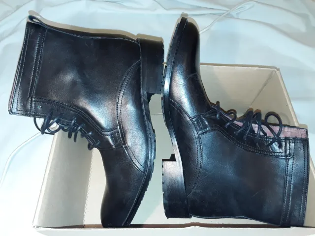 Botas de cuero negras