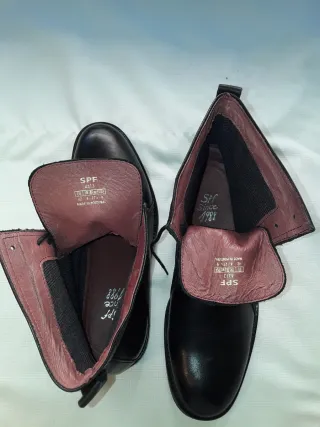 Botas de cuero negras