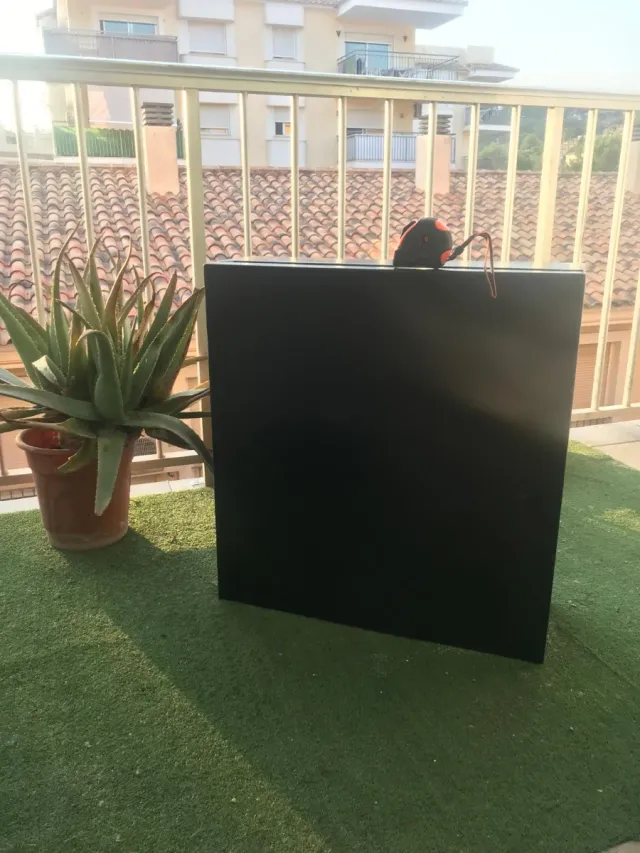 Barbacoa de metal y plástico