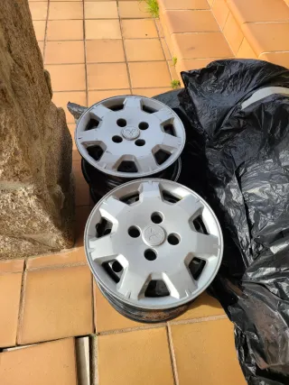4 Llantas 15" Mitsubishi con tapacubos