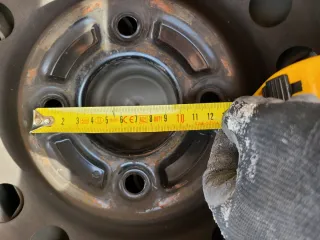 4 Llantas 15" Mitsubishi con tapacubos