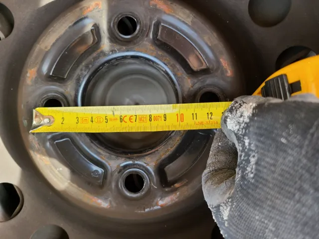 4 Llantas 15" Mitsubishi con tapacubos