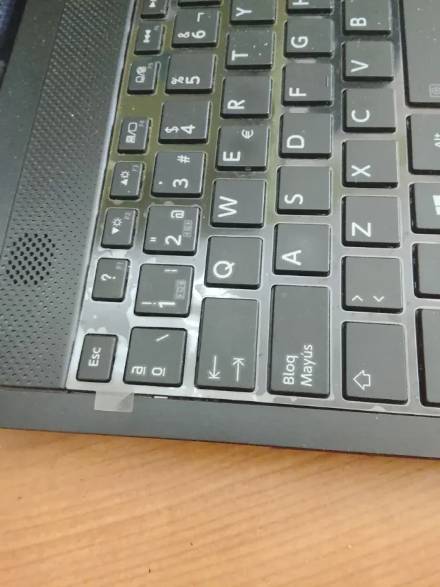 Toshiba Portátil Despiece Rojo