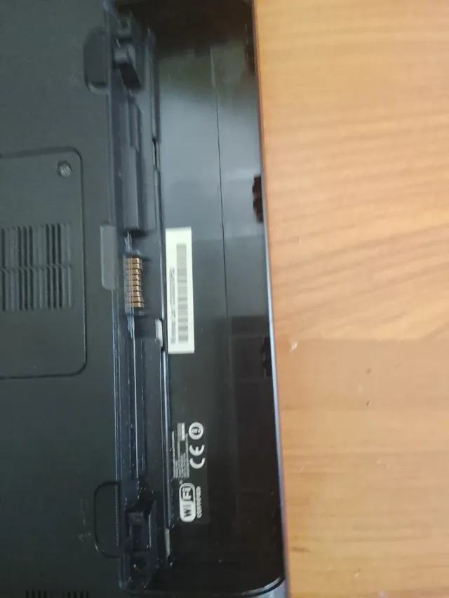 Toshiba Portátil Despiece Rojo