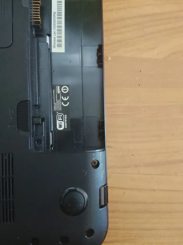 Toshiba Portátil Despiece Rojo