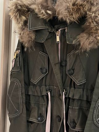 Parka Holy Preppy verde militar detalles rosa T.XS