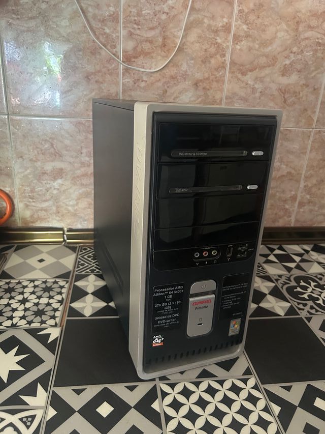 Torre Compaq Presario AMD Athlon 64