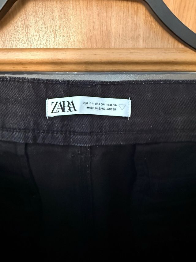 Pantalón Zara baggy negro
