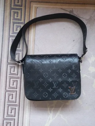 Bandolera Louis Vuitton Negra y plateada