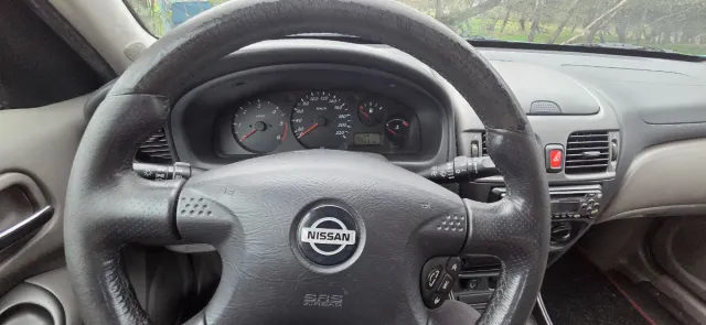 Nissan Almera 2002