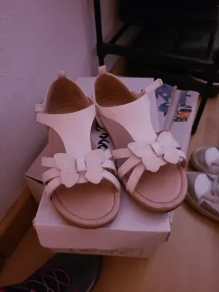 Sandalias Niña Mariposa Blancas talla 31