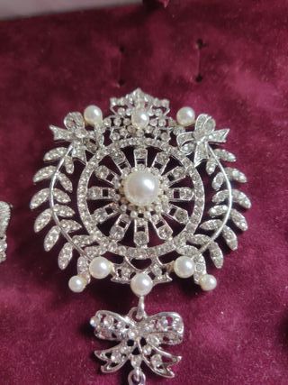 Aderezo plateado para niña