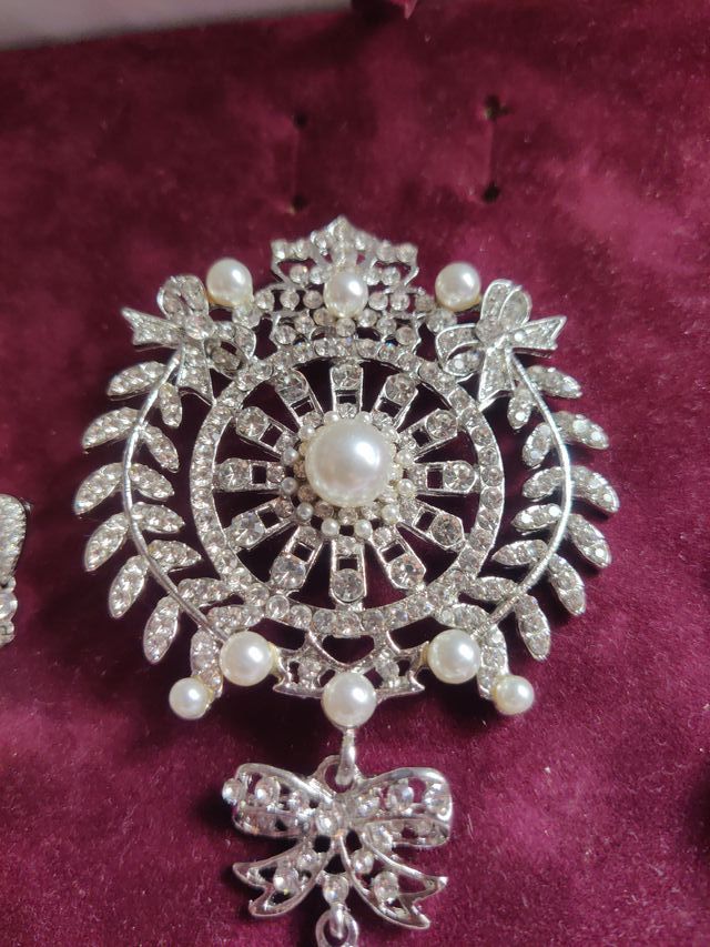 Aderezo plateado para niña