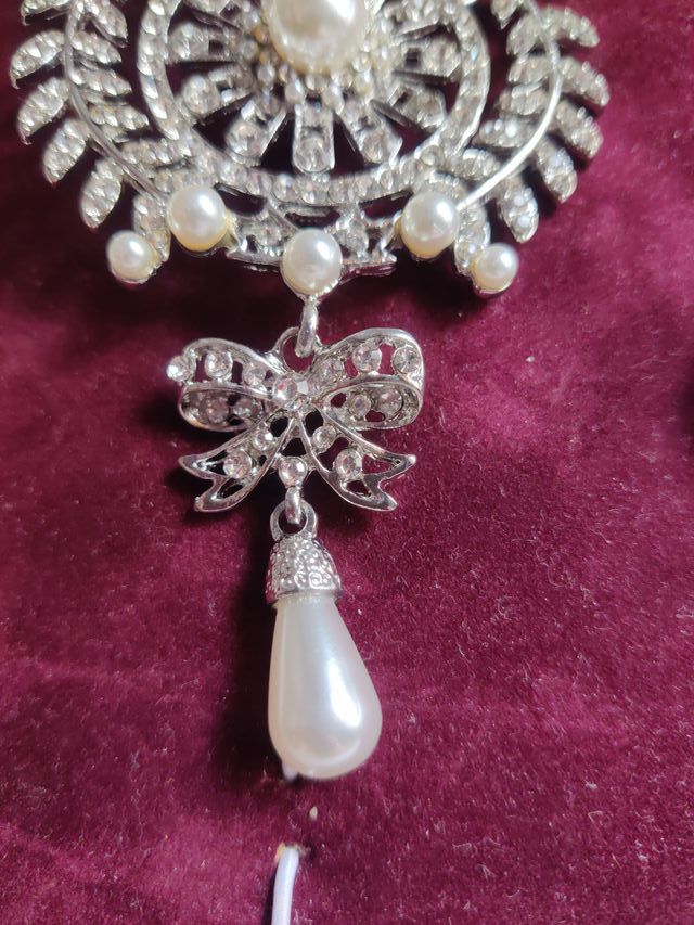 Aderezo plateado para niña