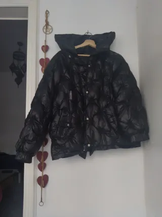 Plumífero negro acolchado