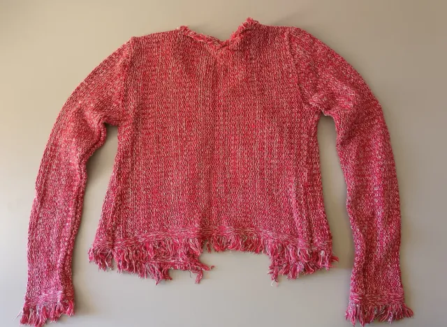 Chaqueta tejida roja con flecos