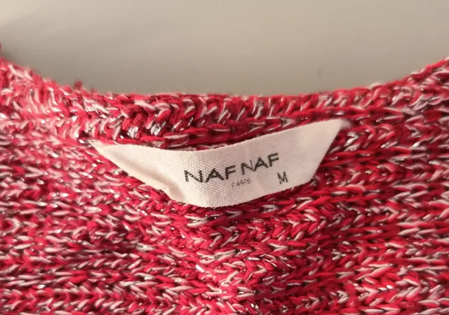 Chaqueta tejida roja con flecos