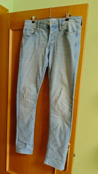Pantalón vaquero azul claro